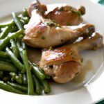 Savory Baked Chicken Drumsticks with Tender Green Beans